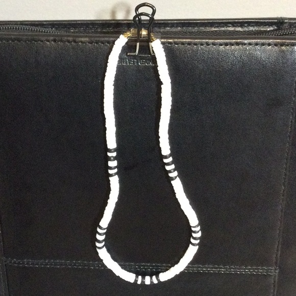 Striped white Puka shell necklace - Picture 2 of 8